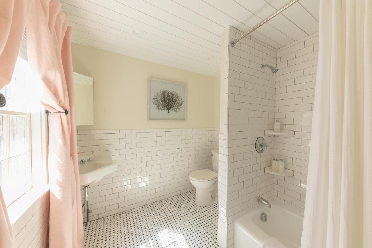 Sally Webster Inn ロックポート エクステリア 写真
