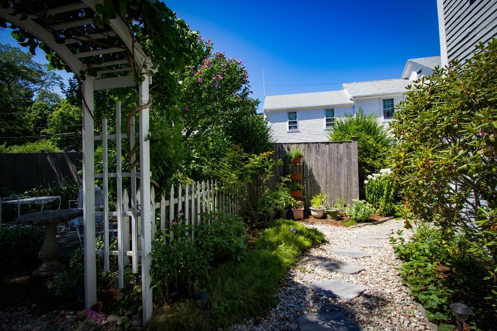 Sally Webster Inn ロックポート エクステリア 写真